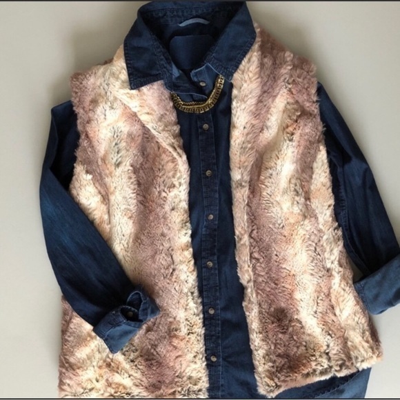 Kate Rosy Faux Fur Vest - Picture 3 of 7